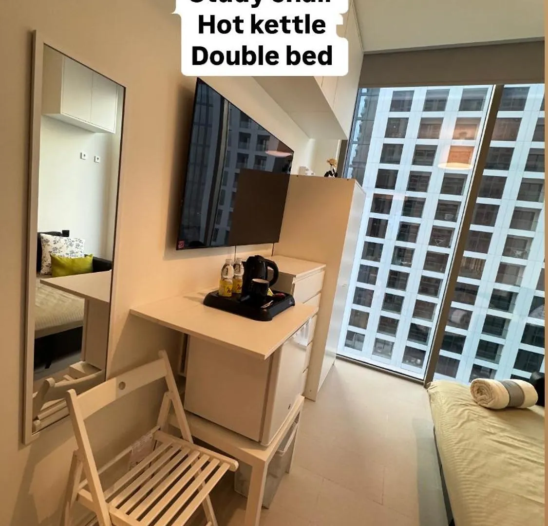 Private Room Of A Residential Tower For 1 Lady Pool & Downtown View & Parking Minimum Staying Of 3 Nights Dubai Privat bolig